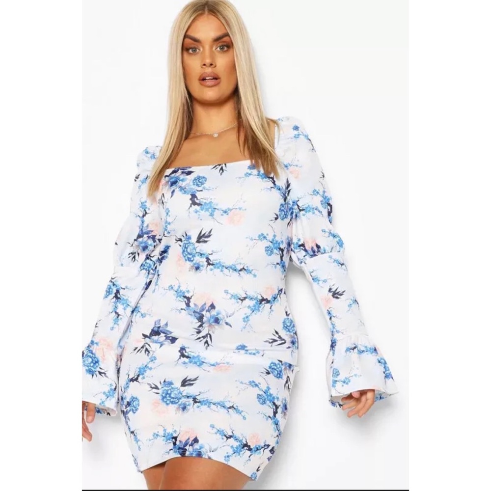 Boohoo Blue White Floral Ruffle Sleeve Shift Dress Plus